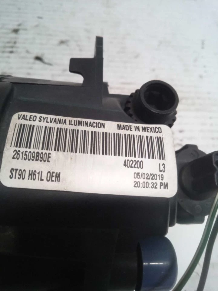 Luz antiniebla de esquina/estacionamiento compatible con 12-21 NV 3500 523558 Foto 1 de 4