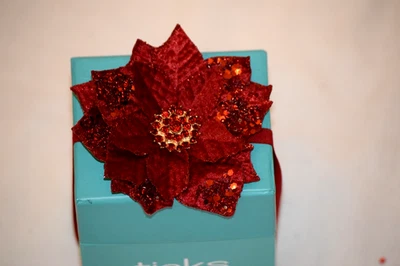 Corbatas Edición Limitada Rojo Estrás Flores Brillo Caja y Topper Foto 1 de 4