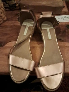 Dorothy Perkins. Größe 7 weite Passform..roségold.kleiner Absatz - Bild 1 von 5