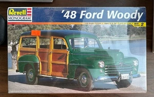 FORD WOODY Revell Monogram 1/25 1948 kit modellino sigillato 85-2540 48 scatola danneggiata - Foto 1 di 5