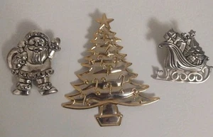 Vintage Weihnachtsmann Schlitten Weihnachtsbaum Metall Broschen silber & goldfarben - Bild 1 von 9