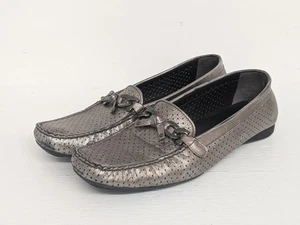 Stuart Weitzman Silver Perforated Leather Driving Mocs Loafers Chain Bow Sz 10 N - Picture 1 of 10