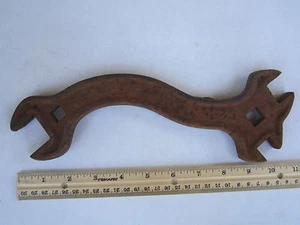 Vintage 11" ANTIQUE WRENCH C250 Open-End 11/16"- 1 1/8" Weighs 1 lb, 6 oz [Z8] - Picture 1 of 2