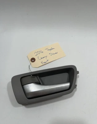 ✅Manija del panel interior de la puerta delantera izquierda cromada 69278 Toyota Camry 2015-2017 Foto 1 de 4