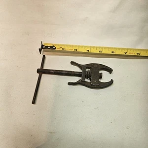 Vintage Small Gear or Battery Terminal Puller - Picture 1 of 8