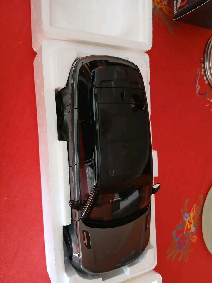 Land Rover Range Rover,Velar LCD 1/18 - Immagine 1 di 4