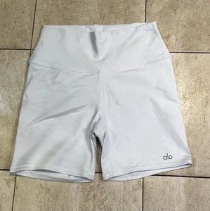 ALO 5" Airbrush High-Waist Biker Short weiß Größe M - Bild 1 von 4