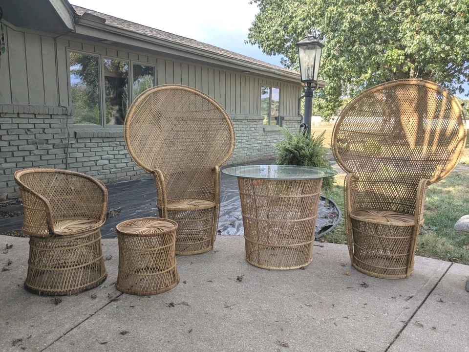 Sillas de pavo real de ratán 53" par de mesas de mimbre Emmanuel años 60 taburete juego de sillas para niños Foto 1 de 4
