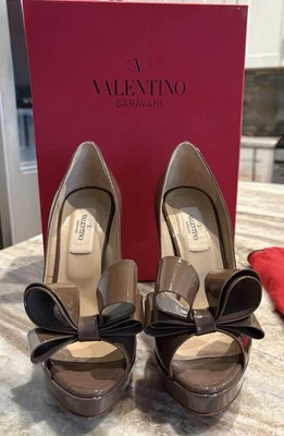 Valentino Garavani Bow Peep Toe D'orsay Pumps In Patent Leather Women B Size - Image 1 of 4