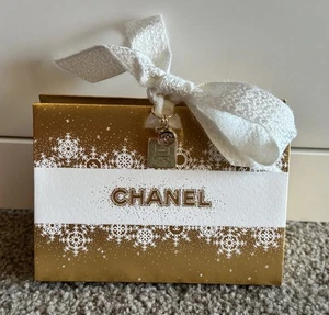 Chanel Mini Paper Bag with No 5 Perfume Logo Charm Luxury Packaging Gift Bag Vip - Picture 1 of 6