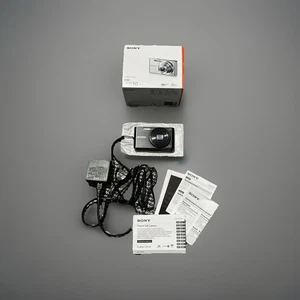 Sony Cyber-Shot DSC-W830 20,1MP digital Kompaktkamera - Bild 1 von 16
