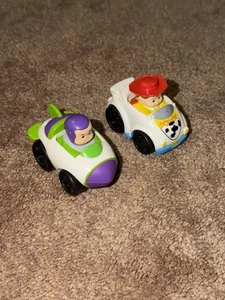 Fisher Price Little People Wheelies Toy Story Set di 2 auto Woody e Jessie HTF - Foto 1 di 6