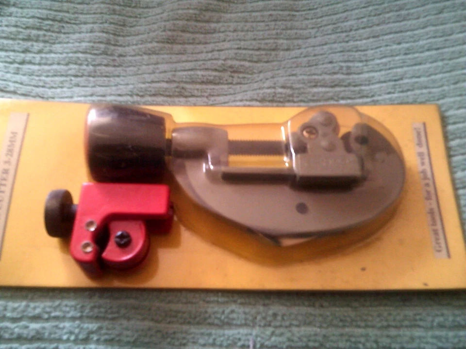 COPPER PIPE CUTTERS LARGE AND SMALL FROM 1/8"  TO 1.1/8" - Image 1 of 1