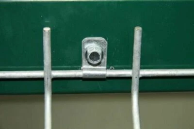 100 metal mesh panel clips with screw wire fencing - Image 1 of 4