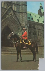 Tarjeta postal vintage de un policía canadiense montado en un caballo, Canadá. - Imagen 1 de 2