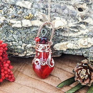 A44c Lachrymatory Tear ash cremation urn Heart Necklace Victorian Mourning Red - Picture 1 of 7