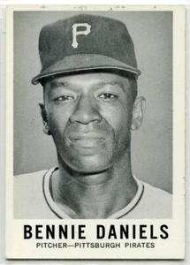 1960 Leaf #7 Bennie Daniels Pittsburgh Pirates - Picture 1 of 2