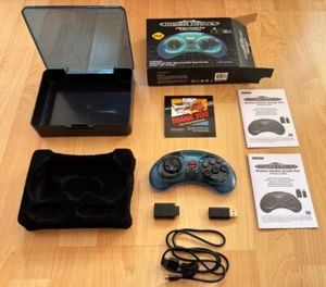 Official Sega Mega Drive 8 Button Wireless Controller - Retro Bit - MINT CON PAL - Picture 1 of 16