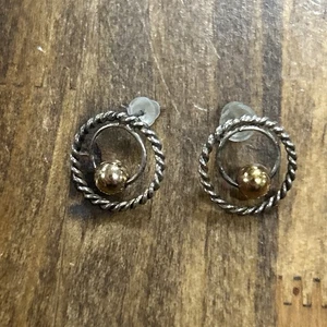 Orecchini perle tono oro goccia cerchio corda argento non marcati grammi 1,41 - Foto 1 di 3