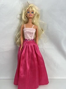 Barbie con Vestido Rosa 1975 Cabeza y 1986 Body Dress - Imagen 1 de 8