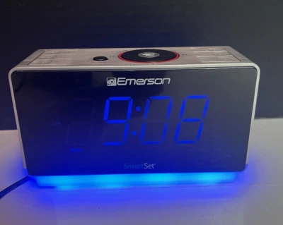 Emerson SmartSet Alarm Clock With USB Charging Model ER100112 Tested And Perform - Image 1 of 4