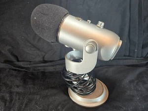 Blue Yeti Multi-Pattern USB Condenser Microphone Silver - Picture 1 of 7