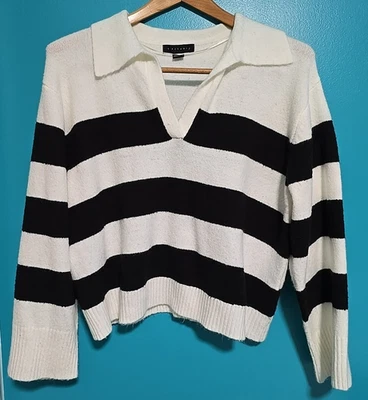 Suéter Sanctuary Talla Pequeña Rayas Anchas Cuello en V Negro Blanco Rayas Talla Grande  Foto 1 de 4