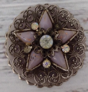 Verzierte filigrane runde Brosche Anstecknadel Stern Lavendel Cabochon Vintage Fehler - Bild 1 von 6