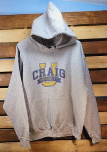 Craig University Pullover Hoodie Logo Spell Out Herren Gr. L Fictional College - Bild 1 von 6