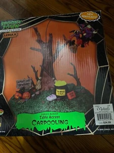 Las brujas Lemax Spookytown “Carpooling” dan vueltas y vueltas y se ilumina - Imagen 1 de 1