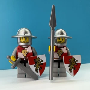 2x LEGO Lion Knight Brim Helmet Minifigures Lot + Shields Castle Kingdoms 7946 - Picture 1 of 6