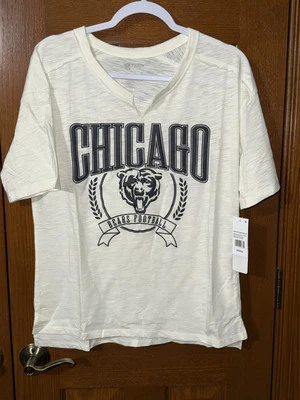 NWT Women’s Chicago Bears NFL Team Apparel Size M V-Neck Tee Shirt Ivory/Cream - Image 1 of 3