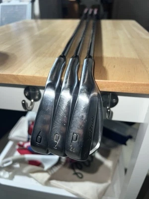 Lote de 3 empuñaduras Titleist T100 PW, 9 y 6 hierro solo XS KBS Tour Shaft Std Align Foto 1 de 4