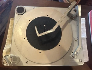 Magnavox Astro Sonic Turntable - Not Working - Picture 1 of 2