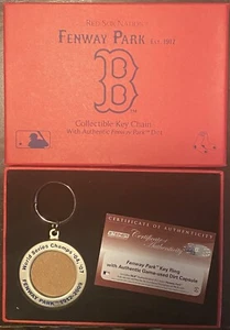 NEU Boston Red Sox Fenway Park Spiel gebraucht Schmutz Schlüsselanhänger Schlüsselanhänger Steiner Geschenkset - Bild 1 von 3