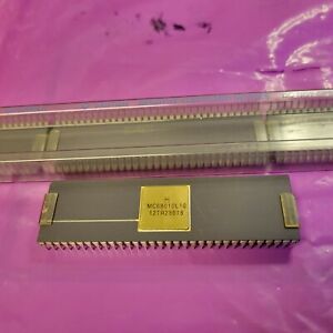 MOTOROLA MC68010L10 CDIP-64 Microcontroller Microprocessor NEW OEM USA RARE $29