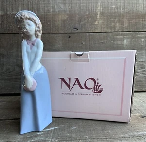 NAO LLADRO Porcelain Figurine #1121 "TOO CUTE"-Retired- Girl w/ Curls - MINT  - Picture 1 of 7