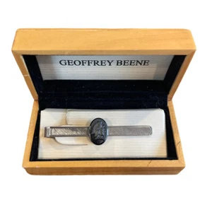 Geoffrey Beene Tie Tack Clip Youth Boy Silver Tone Soldier In Box - Picture 1 of 6