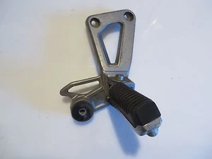 Suzuki GSF 1200 Fußrastenhalter rechts 1995-2000 - Bild 1 von 3