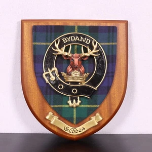 GEDDESS Scottish Family Crest Wall Plaque Art “Bydand” Tartan Plaid Wood - Picture 1 of 7