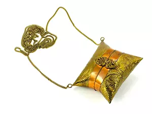 Borsa a mano vintage ornata inseguita metallo ottone cuscino borsetta pochette tracolla - Foto 1 di 9
