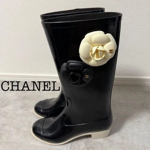 CHANEL Regenstiefel Camellia schwarz Coco Mark 23 cm Made in Italy aus Japan gebraucht - Bild 1 von 12