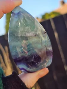 ✨️SALE✨️ Rainbow Fluorite Freeform Green Purple crystal 131g 7.2cm - Picture 1 of 9