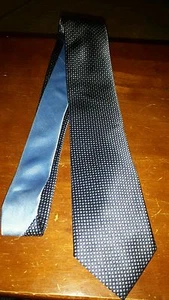 Cravatta collo Tommy Hilfiger 100% seta blu navy fantasia geometrica - Foto 1 di 3