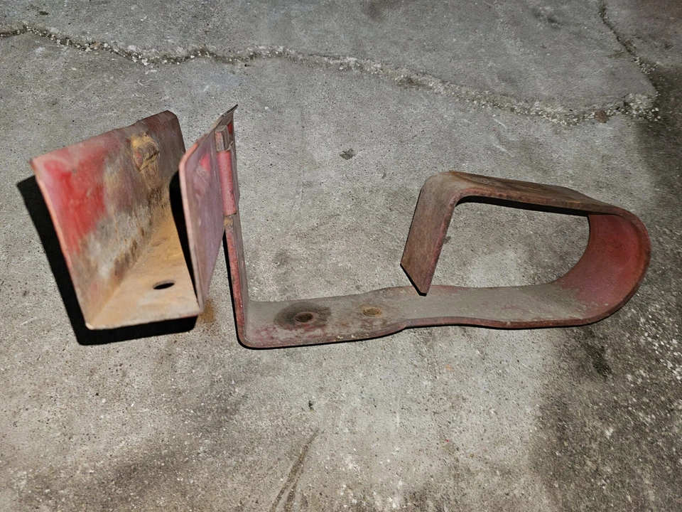 Asiento de cortacésped de motor trasero Snapper resorte tanque de combustible montaje cometa Foto 1 de 2