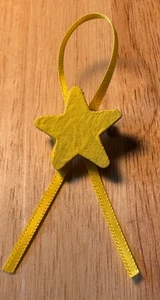 Stern mit gelbem Band Pin J80 - Bild 1 von 3