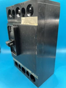 Siemens QJ23B200 Interruttore automatico 3 poli 200 A - Foto 1 di 4