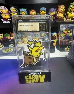 004 Pikachu & Eevee Pegatina/Cadena Etiqueta Lateral B Pokemon Centro Prístino 10 CGC - Imagen 1 de 1