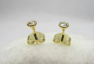 1 Pair Bright 0.11 CT Tall Wesselton 750 Lui Gold Earrings - Picture 1 of 5