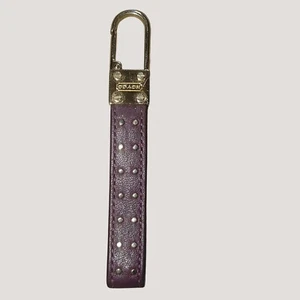 Coach Púrpura Tono Dorado Cuero Plateado Tachonado Llavero Gancho Clip Cartera Muñequera - Imagen 1 de 7